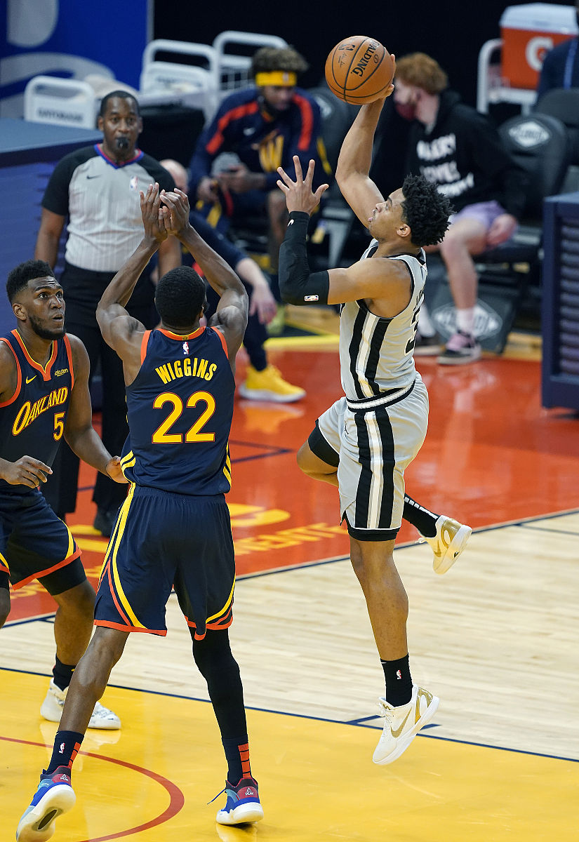 包含底特律活塞训练开放日，冲刺阶段防线松动引欢呼，NBA常规赛在即，球队文化再被提及的词条