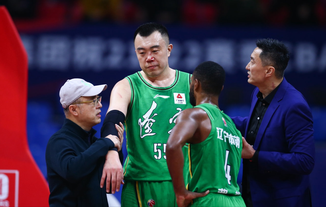 关于清晨金州勇士备战意大利杯；篮板制胜细节曝光；赛场秩序良好；临场指挥获称赞的信息