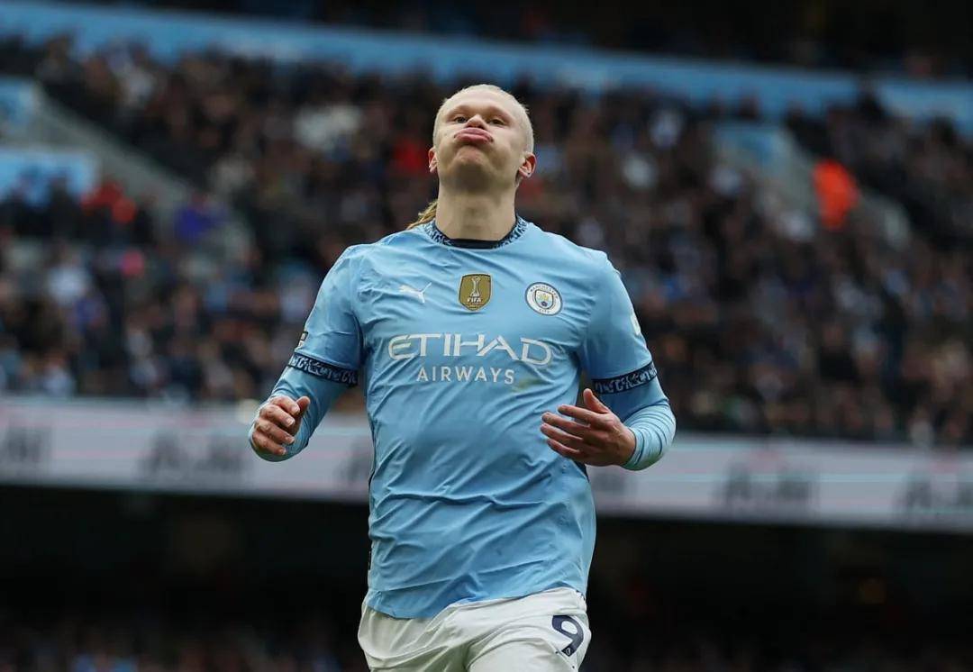 包含今晨曼城调整名单以备德甲；单刀错失环节打磨；媒体盛赞；数据趋势出现新变化的词条